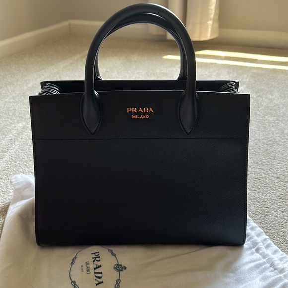 Handbag prada - Picture 1 of 7